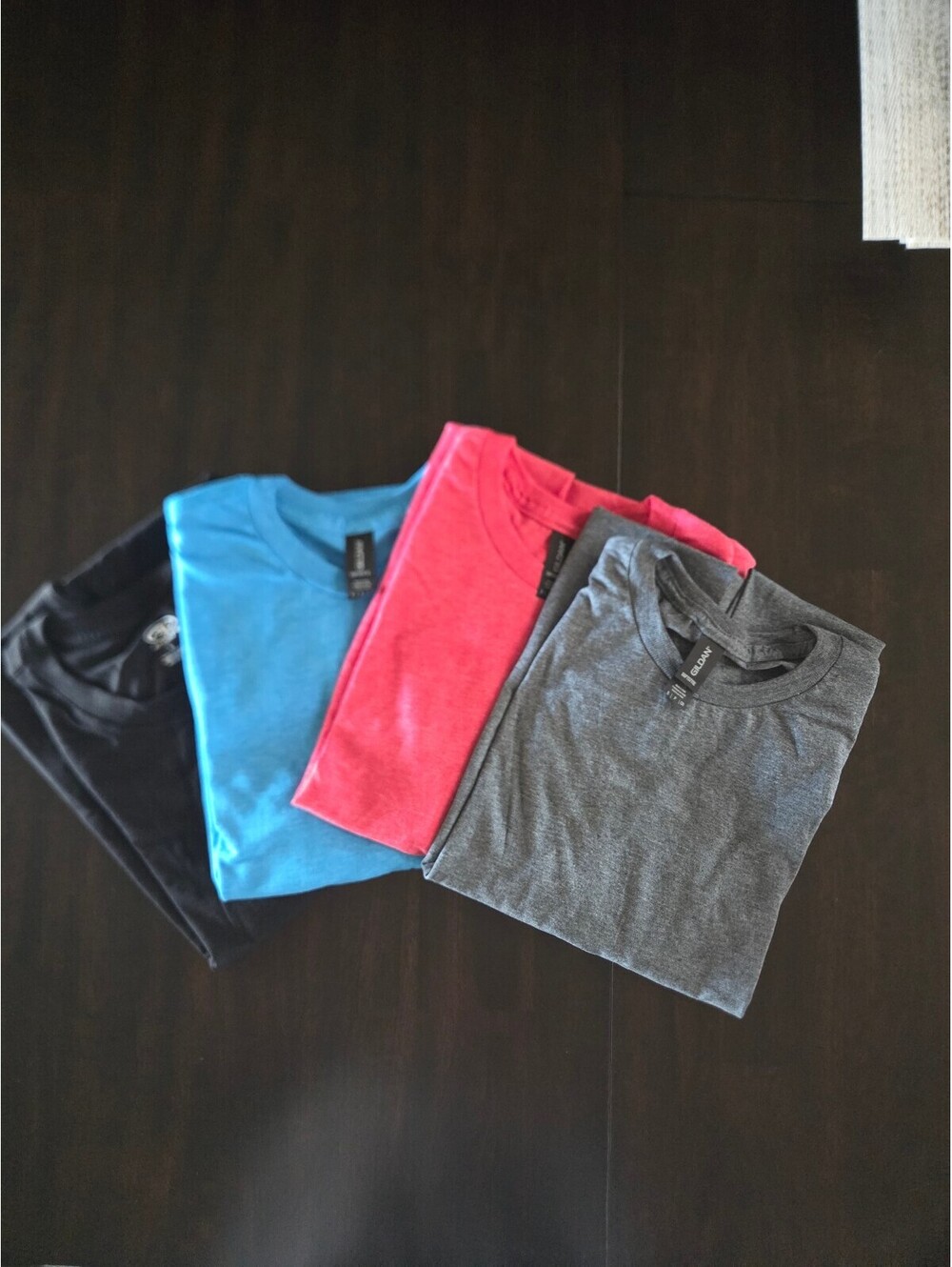 Set of 4 Gildan Softstyle T-Shirts Size Small